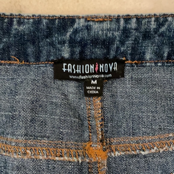 Fashion Nova Denim Skirt with vertical zipper. Size (M) Medium - Picture 8 of 13